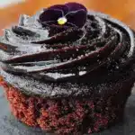 Black velvet Halloween cupcakes - featured image